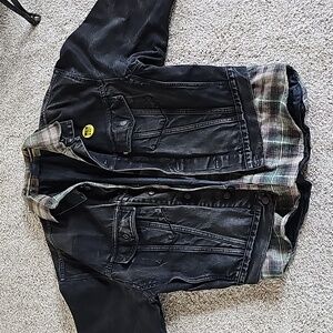 Levis trucker jacket circa 1989, Size medium. With Bullhead size medium insulat.